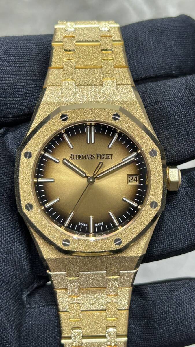 Audemars Piguet Royal Oak Frosted Gold Ref. 15550BA.GG.1356BA.01 · 18K Yellow Gold · Smoked Gold Sunburst Dial · 37mm Automatic · 2024 Full Set