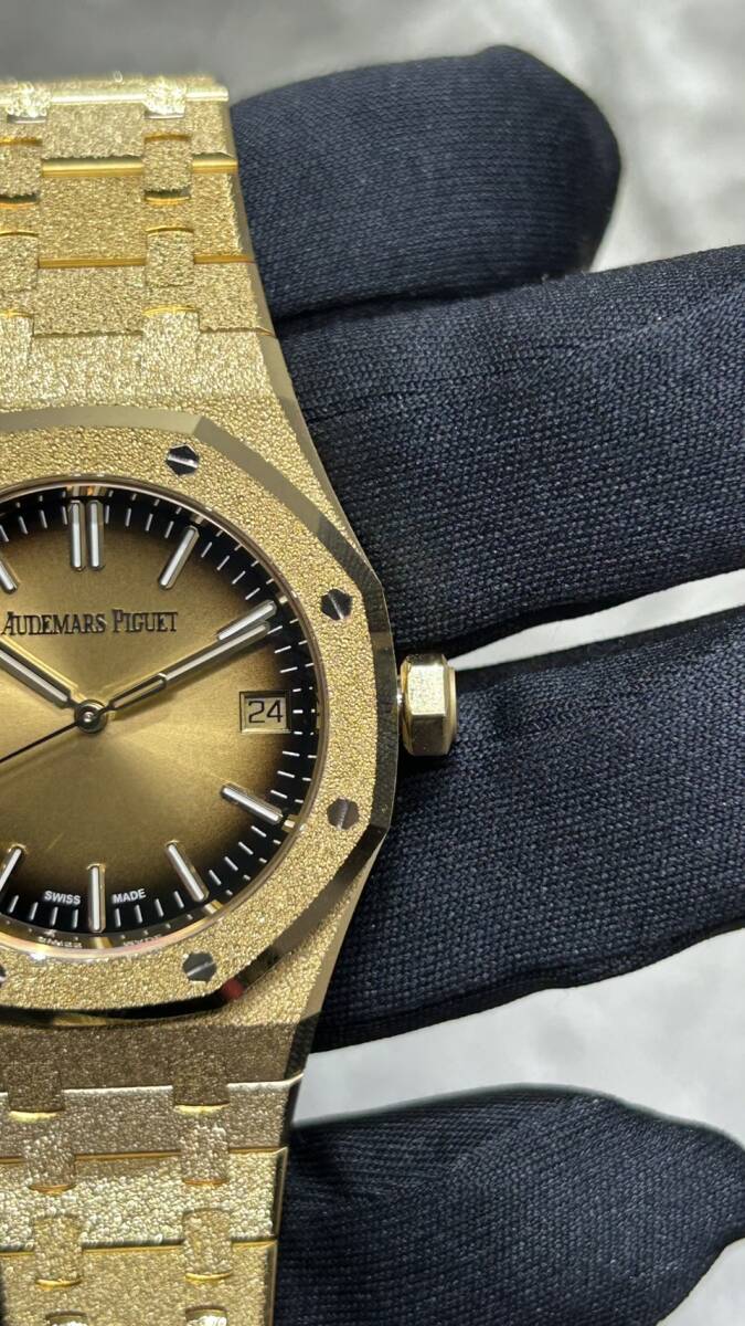 Audemars Piguet Royal Oak Frosted Gold Ref. 15550BA.GG.1356BA.01 · 18K Yellow Gold · Smoked Gold Sunburst Dial · 37mm Automatic · 2024 Full Set
