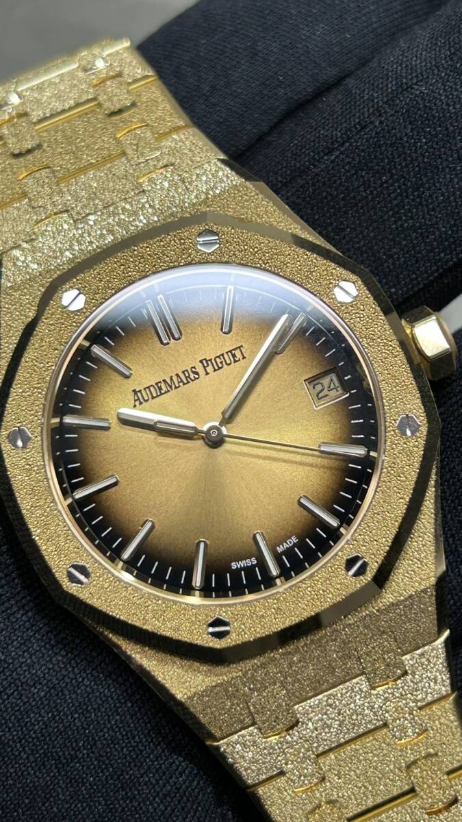 Audemars Piguet Royal Oak Frosted Gold Ref. 15550BA.GG.1356BA.01 · 18K Yellow Gold · Smoked Gold Sunburst Dial · 37mm Automatic · 2024 Full Set