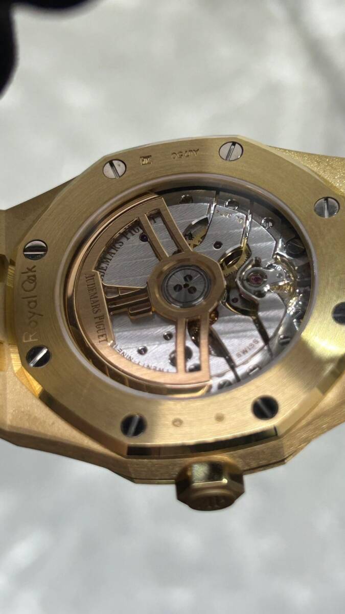 Audemars Piguet Royal Oak Frosted Gold Ref. 15550BA.GG.1356BA.01 · 18K Yellow Gold · Smoked Gold Sunburst Dial · 37mm Automatic · 2024 Full Set