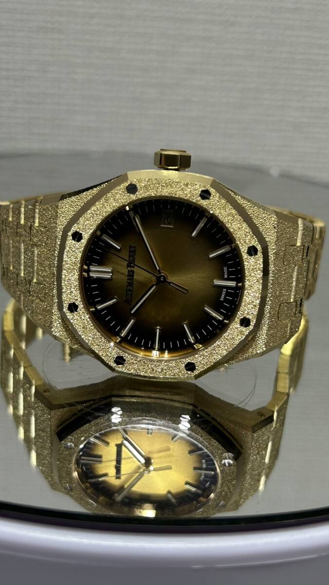 Audemars Piguet Royal Oak Frosted Gold Ref. 15550BA.GG.1356BA.01 · 18K Yellow Gold · Smoked Gold Sunburst Dial · 37mm Automatic · 2024 Full Set