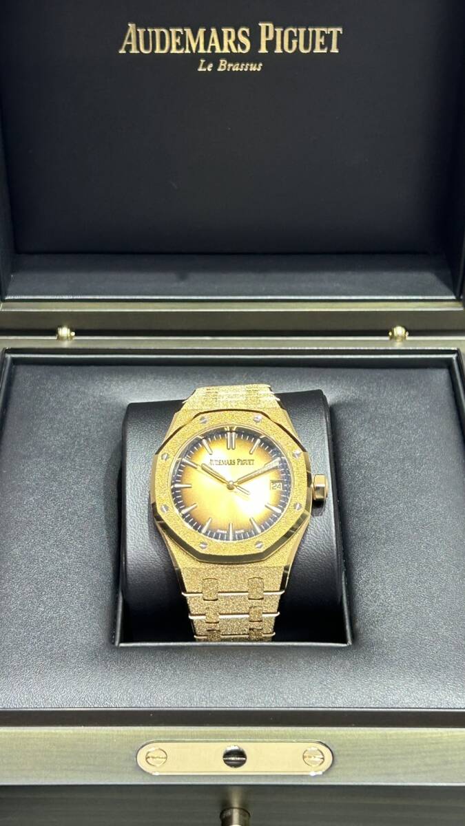 Audemars Piguet Royal Oak Frosted Gold Ref. 15550BA.GG.1356BA.01 · 18K Yellow Gold · Smoked Gold Sunburst Dial · 37mm Automatic · 2024 Full Set