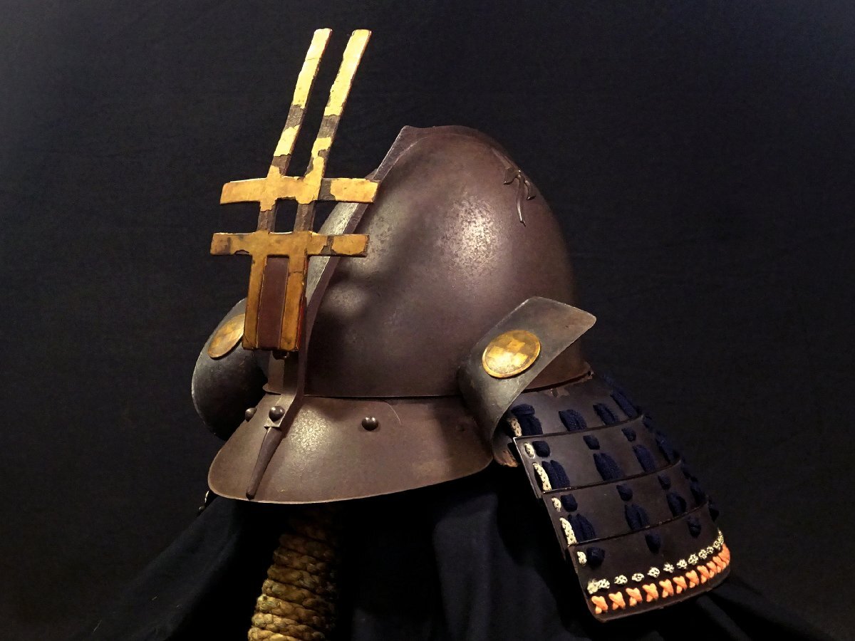 Awa Hachisuka-Domain Court Armor Maker Kabuto — “Nakahachiman Gen Yoshiichi” Manner, Suji-bachi Iron Bowl with Gilded Crestwork, Late Edo Period Taste