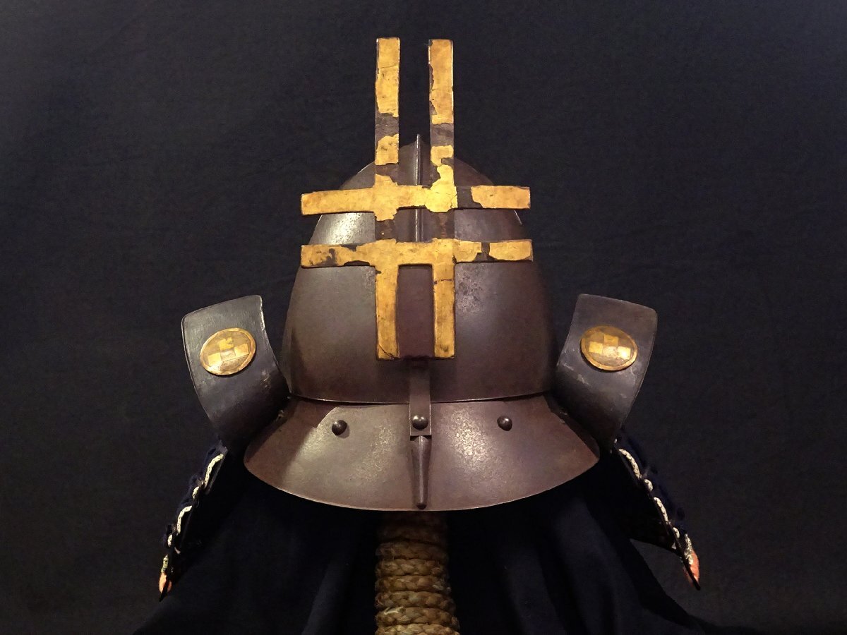 Awa Hachisuka-Domain Court Armor Maker Kabuto — “Nakahachiman Gen Yoshiichi” Manner, Suji-bachi Iron Bowl with Gilded Crestwork, Late Edo Period Taste