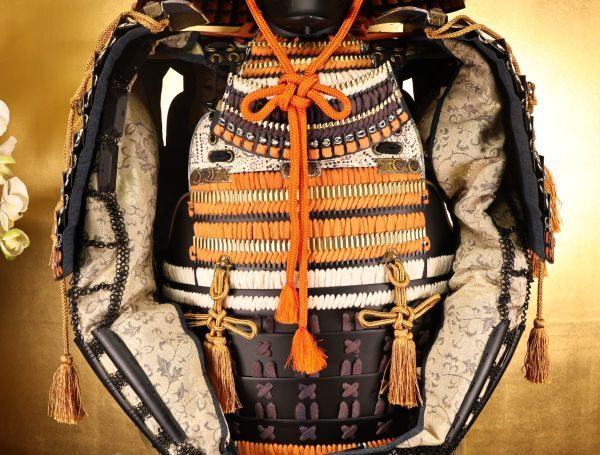 Full-Scale Samurai Armor Display (Kabuto & Gusoku Set) — Modern Japanese Armor with Silk Lacing, Helmet Stand Included