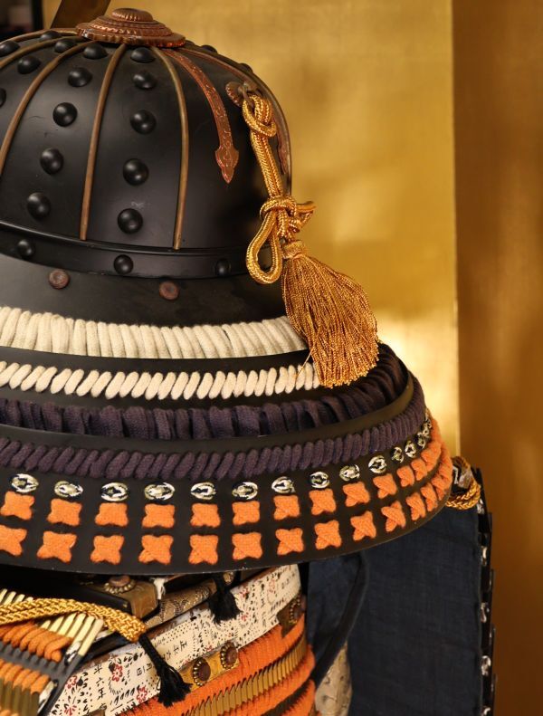 Full-Scale Samurai Armor Display (Kabuto & Gusoku Set) — Modern Japanese Armor with Silk Lacing, Helmet Stand Included