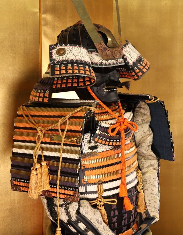 Full-Scale Samurai Armor Display (Kabuto & Gusoku Set) — Modern Japanese Armor with Silk Lacing, Helmet Stand Included