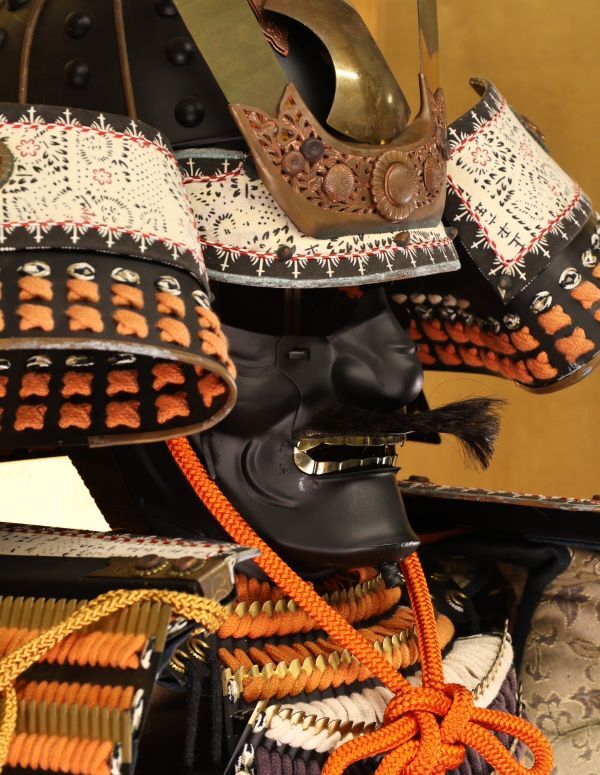 Full-Scale Samurai Armor Display (Kabuto & Gusoku Set) — Modern Japanese Armor with Silk Lacing, Helmet Stand Included