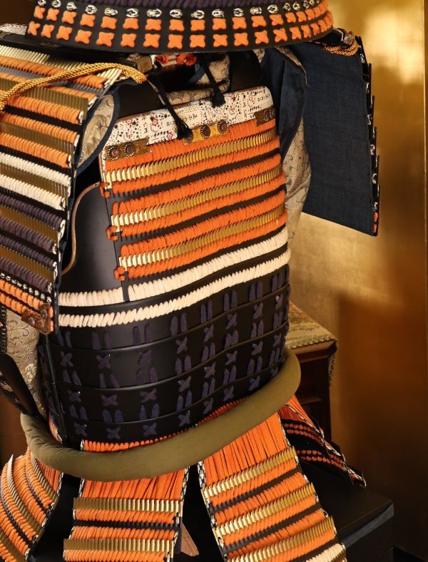 Full-Scale Samurai Armor Display (Kabuto & Gusoku Set) — Modern Japanese Armor with Silk Lacing, Helmet Stand Included