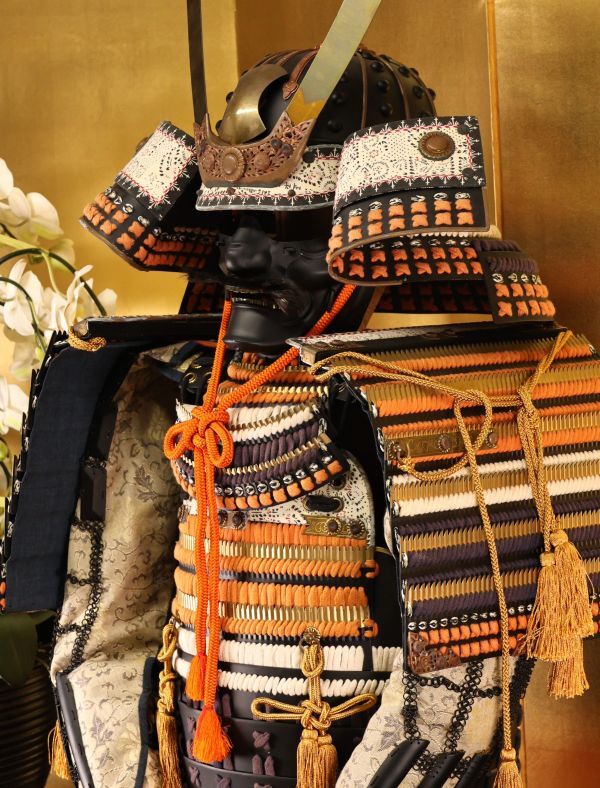 Full-Scale Samurai Armor Display (Kabuto & Gusoku Set) — Modern Japanese Armor with Silk Lacing, Helmet Stand Included