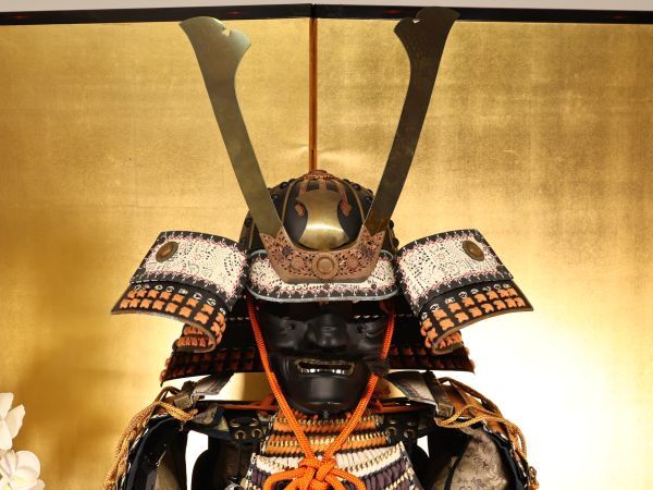Full-Scale Samurai Armor Display (Kabuto & Gusoku Set) — Modern Japanese Armor with Silk Lacing, Helmet Stand Included