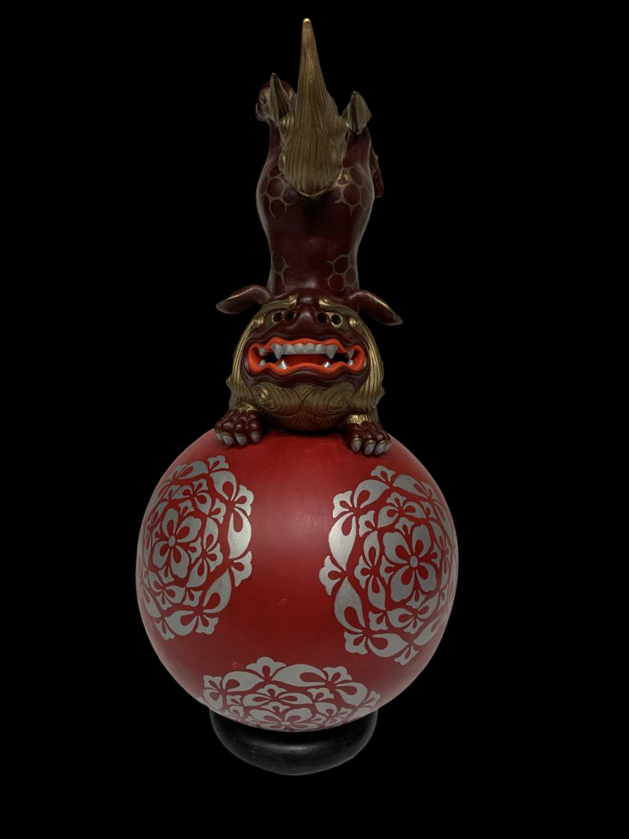 Bizen Ware Tama-nori Shishi Sculpture on Stand — Jewel-Balancing Guardian Lion, Approx. 36.5 cm Tall, Tomobako Included (Artist Attribution)