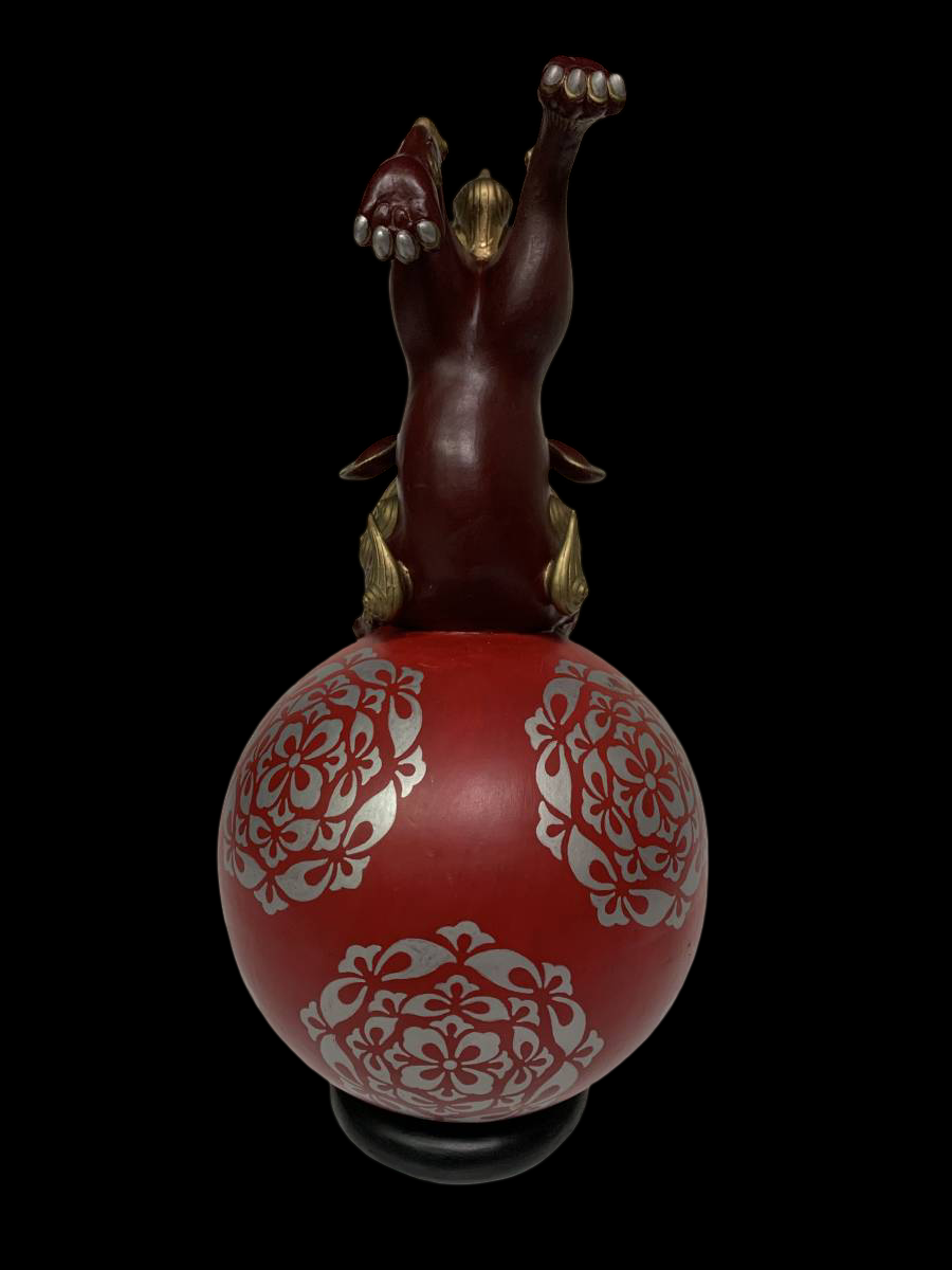 Bizen Ware Tama-nori Shishi Sculpture on Stand — Jewel-Balancing Guardian Lion, Approx. 36.5 cm Tall, Tomobako Included (Artist Attribution)