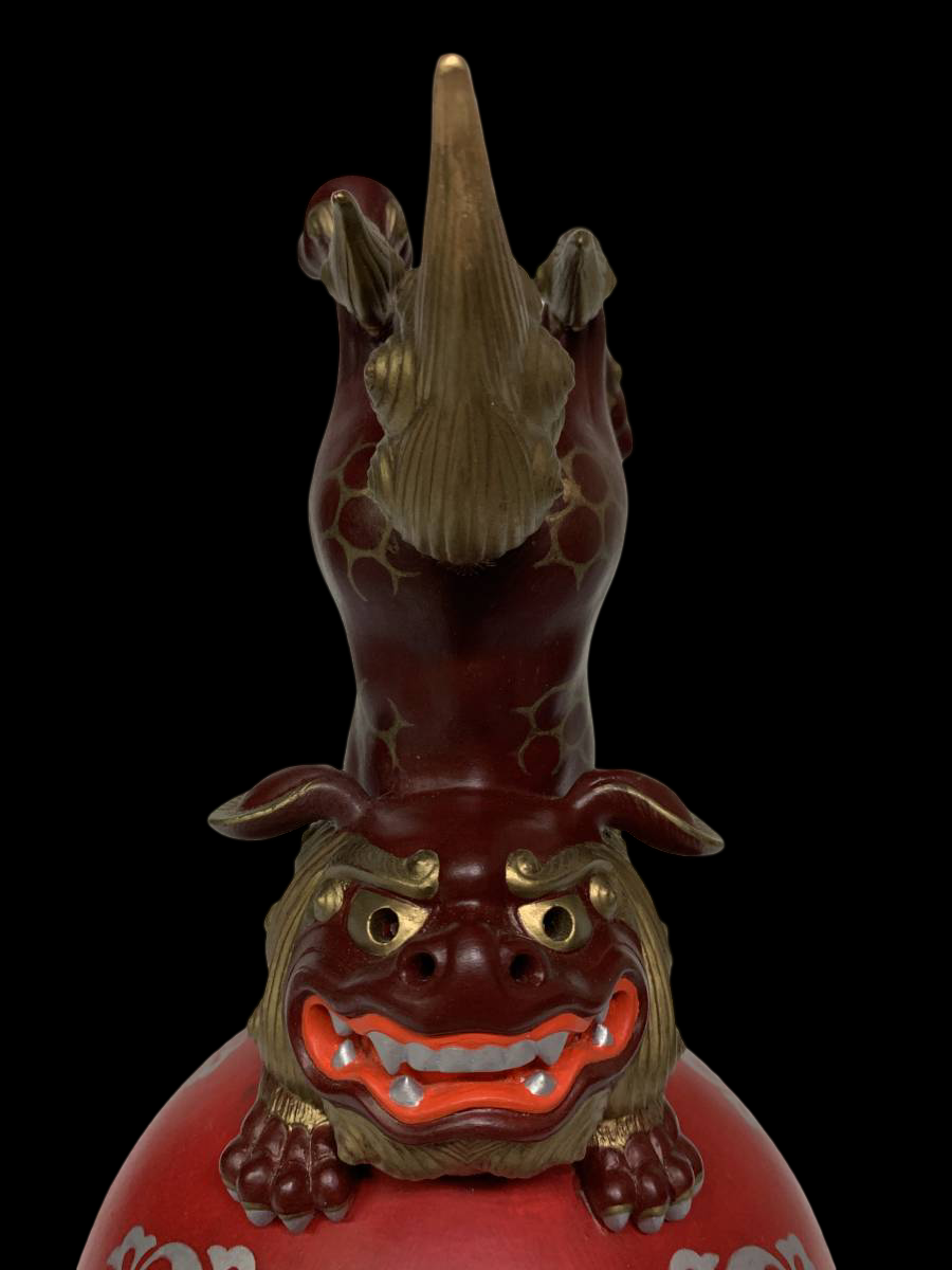 Bizen Ware Tama-nori Shishi Sculpture on Stand — Jewel-Balancing Guardian Lion, Approx. 36.5 cm Tall, Tomobako Included (Artist Attribution)