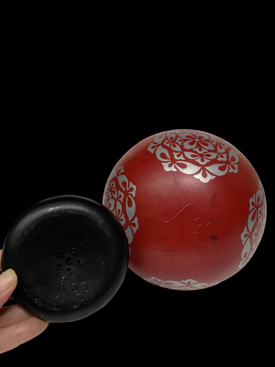 Bizen Ware Tama-nori Shishi Sculpture on Stand — Jewel-Balancing Guardian Lion, Approx. 36.5 cm Tall, Tomobako Included (Artist Attribution)