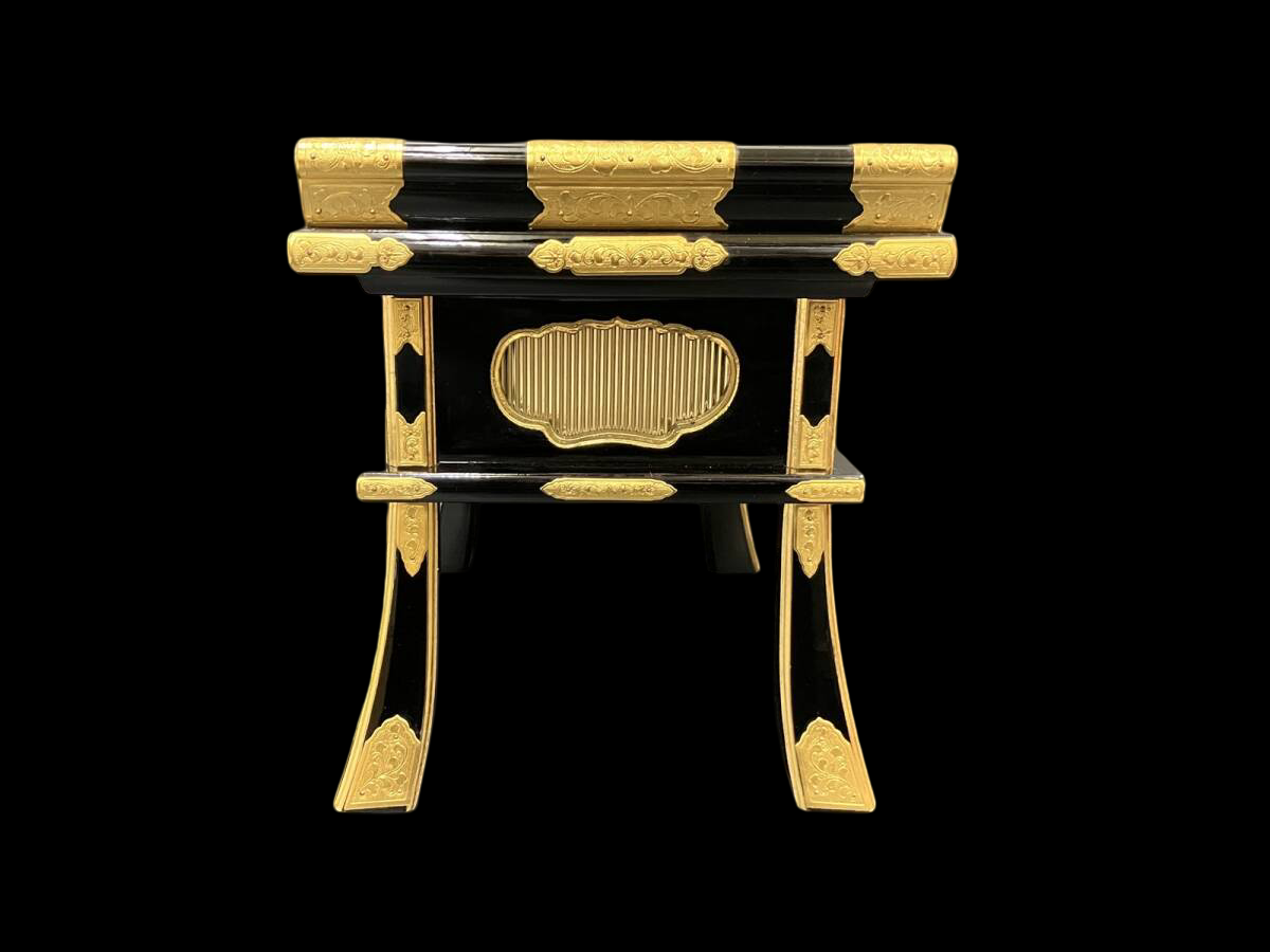 Black Lacquer Sutra Desk (Kyodai-Style) with Gold-Tone Gilded Fittings — Maintained Temple-Scale Reading / Offering Stand (Approx. 43.8 cm Wide) — Ritual Furniture for Butsudan & Altar Rooms