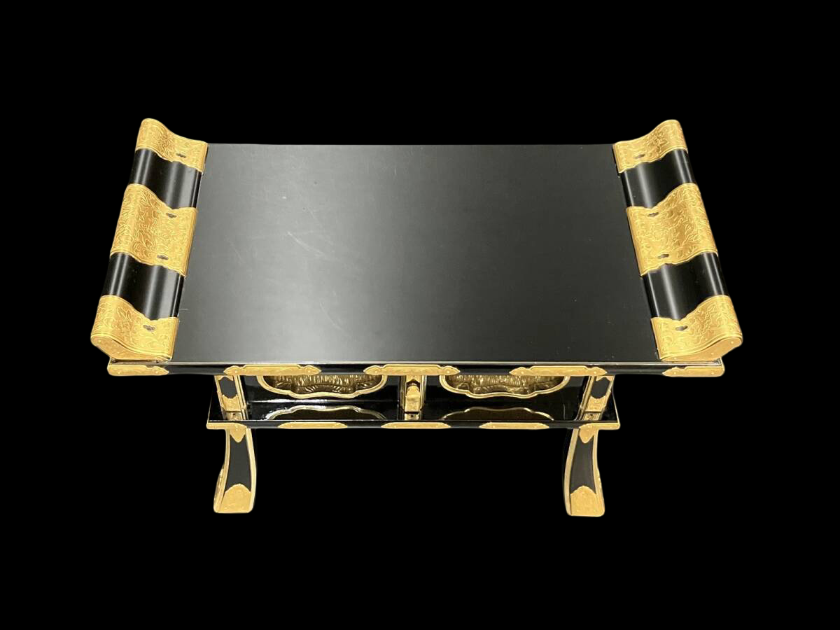 Black Lacquer Sutra Desk (Kyodai-Style) with Gold-Tone Gilded Fittings — Maintained Temple-Scale Reading / Offering Stand (Approx. 43.8 cm Wide) — Ritual Furniture for Butsudan & Altar Rooms