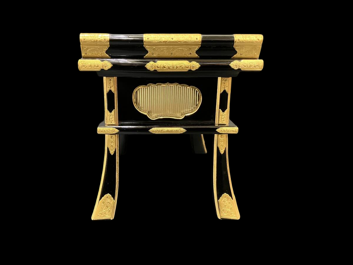Black Lacquer Sutra Desk (Kyodai-Style) with Gold-Tone Gilded Fittings — Maintained Temple-Scale Reading / Offering Stand (Approx. 43.8 cm Wide) — Ritual Furniture for Butsudan & Altar Rooms