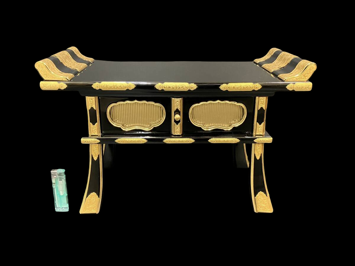 Black Lacquer Sutra Desk (Kyodai-Style) with Gold-Tone Gilded Fittings — Maintained Temple-Scale Reading / Offering Stand (Approx. 43.8 cm Wide) — Ritual Furniture for Butsudan & Altar Rooms