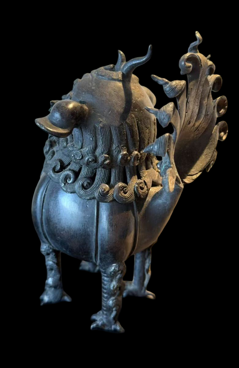 Bronze Shishi Incense Burner — Lion Guardian Censer with Dramatic Flame-Tail Finial, Antique-Style Japanese Metalwork Display