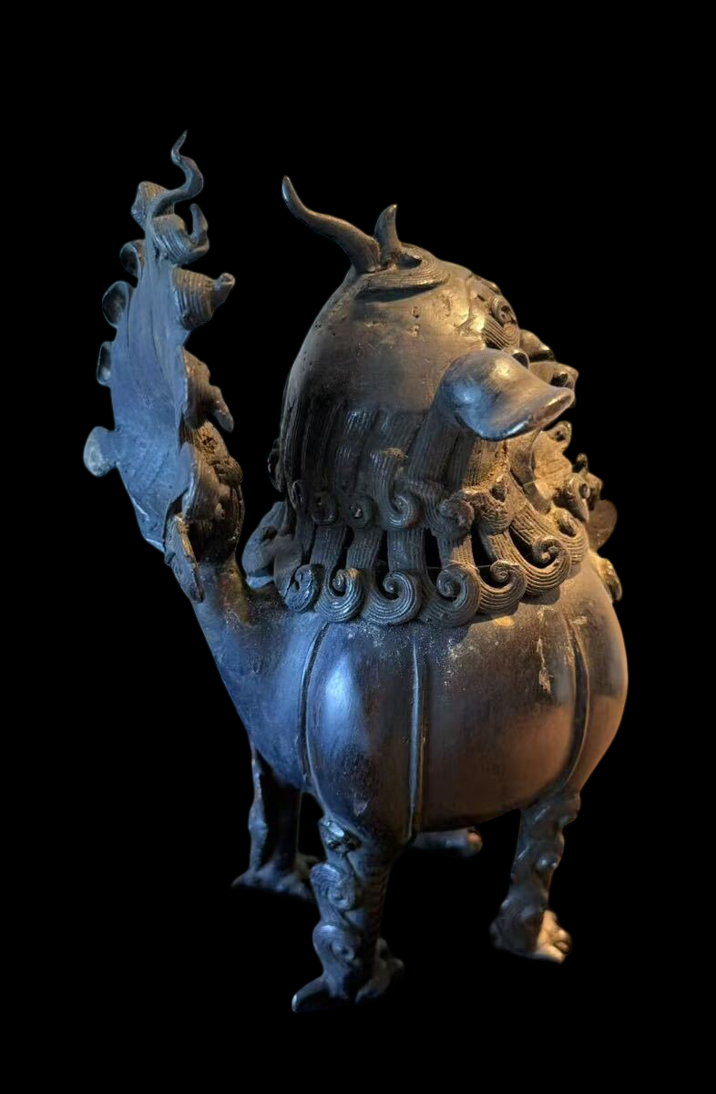 Bronze Shishi Incense Burner — Lion Guardian Censer with Dramatic Flame-Tail Finial, Antique-Style Japanese Metalwork Display