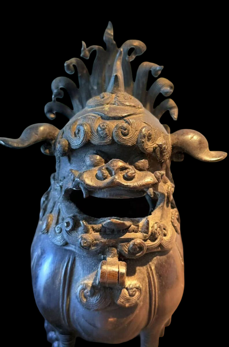 Bronze Shishi Incense Burner — Lion Guardian Censer with Dramatic Flame-Tail Finial, Antique-Style Japanese Metalwork Display