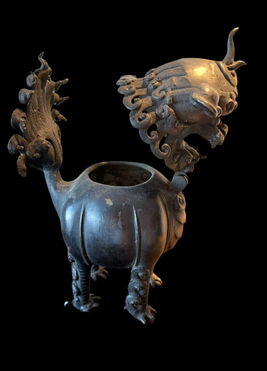 Bronze Shishi Incense Burner — Lion Guardian Censer with Dramatic Flame-Tail Finial, Antique-Style Japanese Metalwork Display