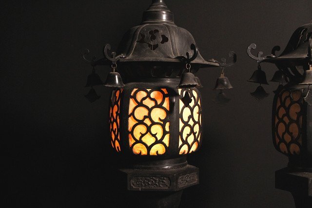 Bronze Ume Openwork Temple Lantern Pair — Tall 95 cm Buddhist Altar Lamps — Antique-Style Cast Metal, Patina Black, One Light Works