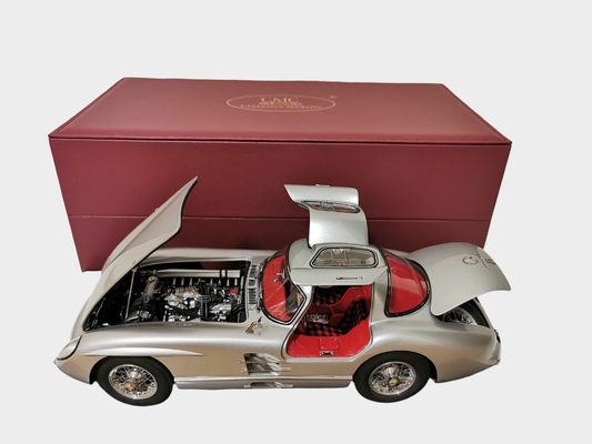 CMC 1:18 Mercedes-Benz 300 SLR Coupe (1955) Silver Gullwing — M076 — 1,817 Parts — Opening Panels — Premium Collector Diecast