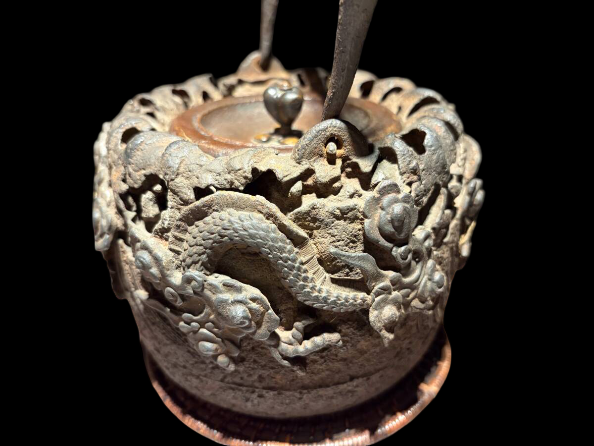 Cast Iron Tetsubin Kettle with High-Relief Cloud Dragon Motif