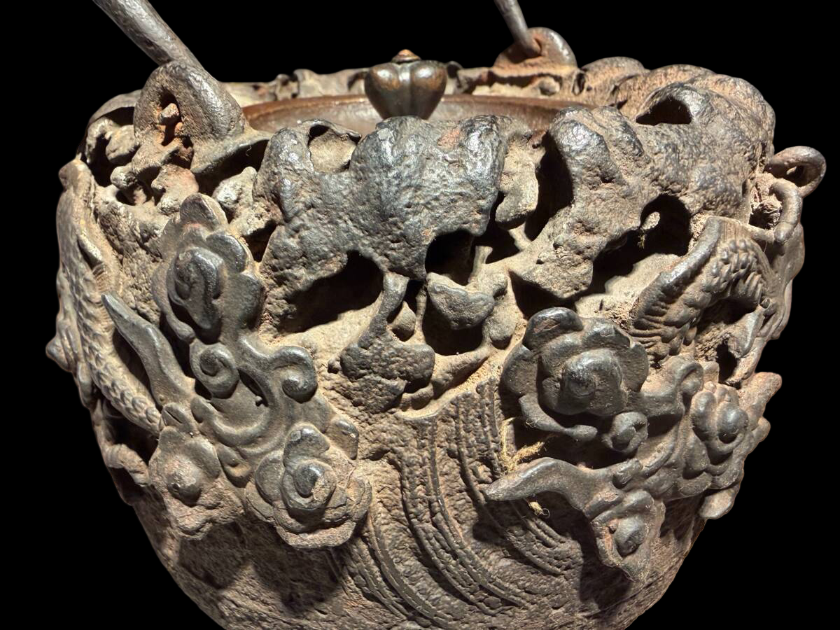 Cast Iron Tetsubin Kettle with High-Relief Cloud Dragon Motif
