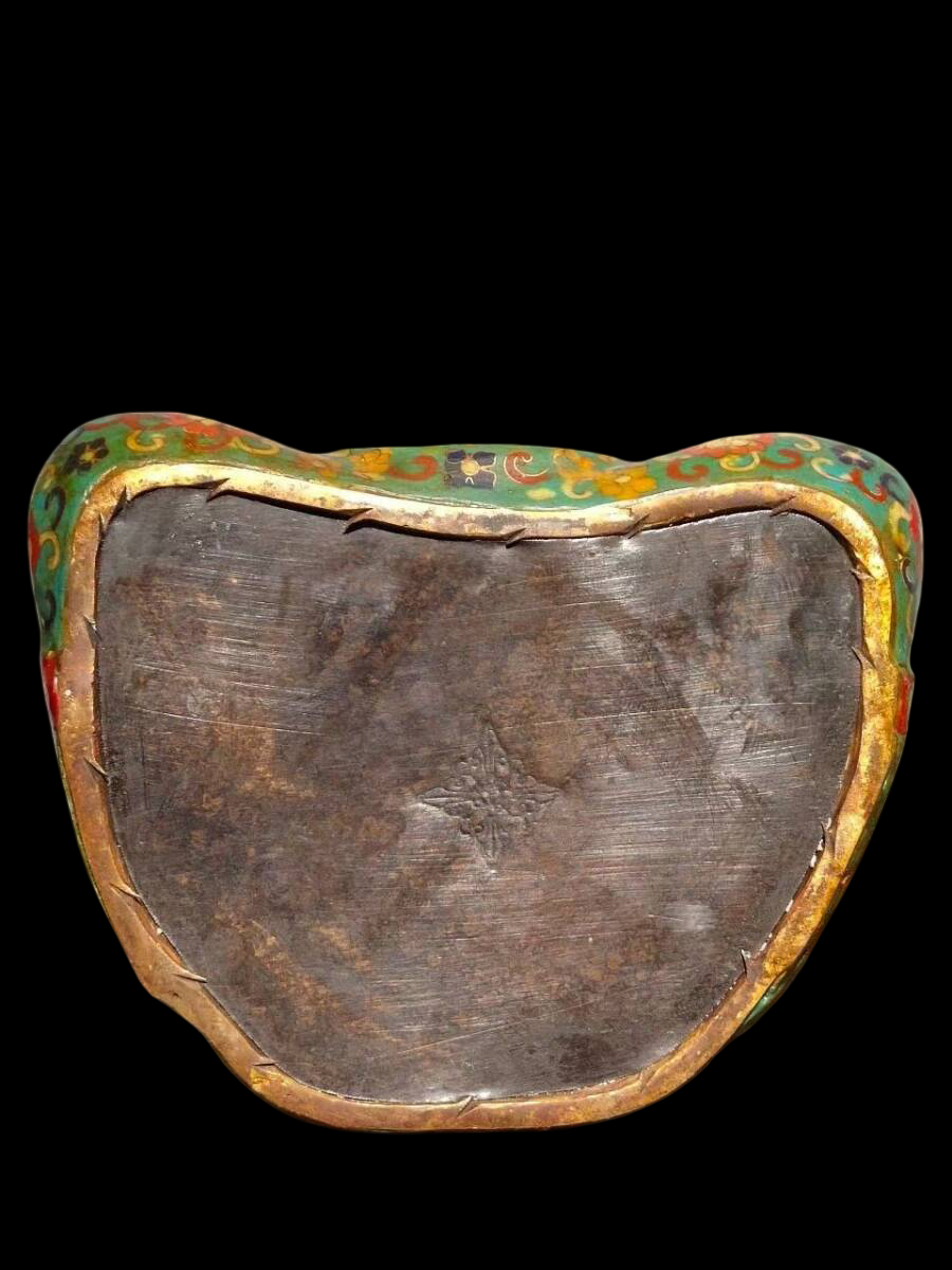 Cloisonné-Enamel Shakyamuni Buddha — Gilt Face, Floral Robe, Enamel on Copper, 32 cm Seated Figure (Chinese Style, Offered from Japan)