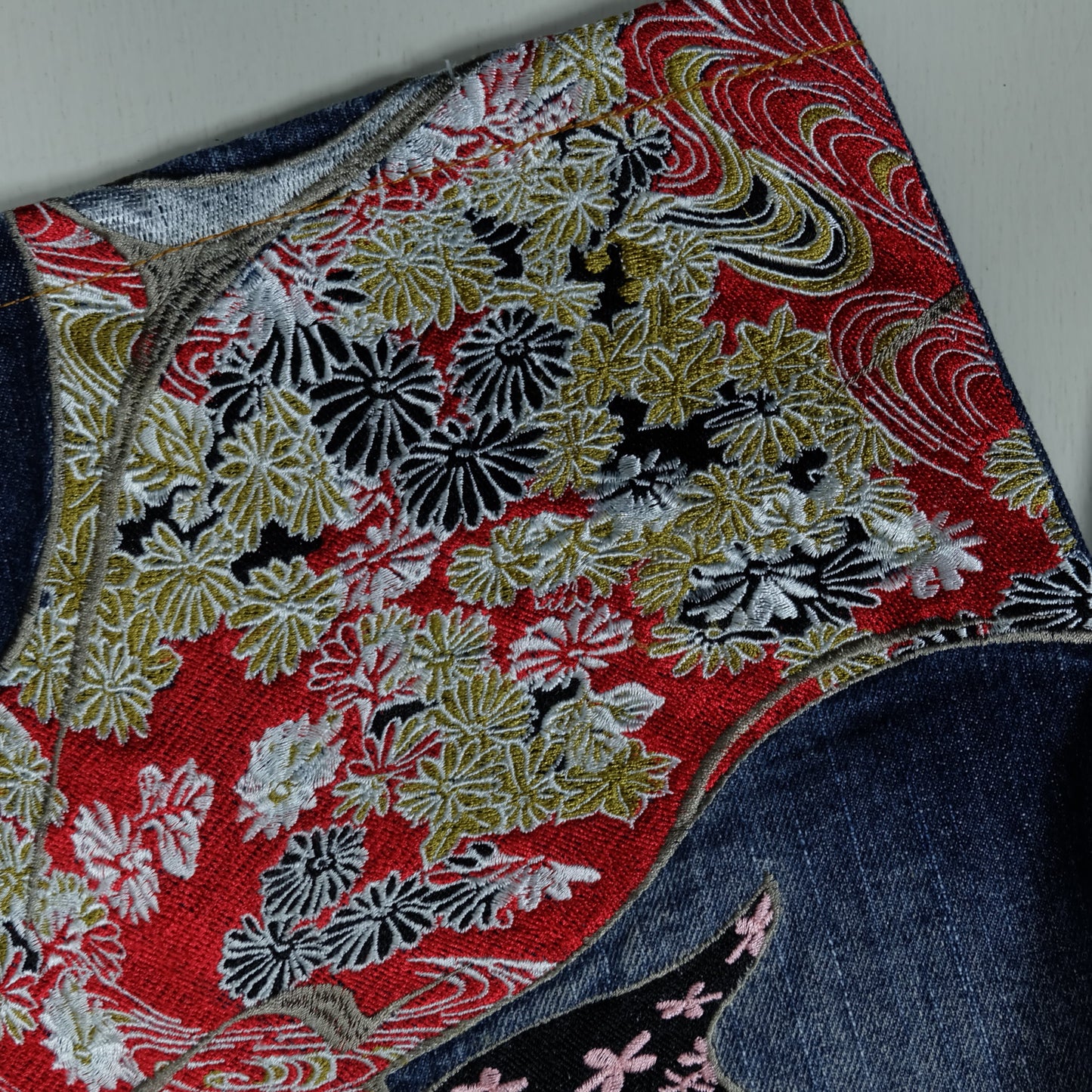 Kaccho Fugetsu “Japanese Tradition” Embroidered Geisha & Moon Wagara Denim Shorts – Size 36