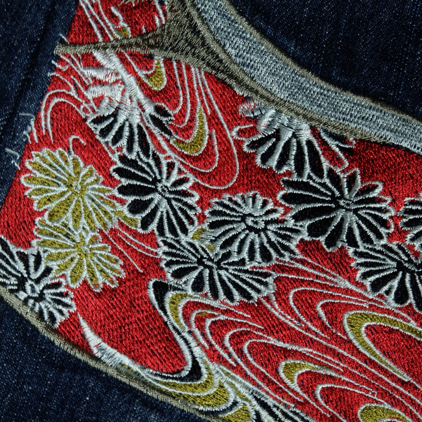 Kaccho Fugetsu “Japanese Tradition” Embroidered Geisha & Moon Wagara Denim Shorts – Size 36