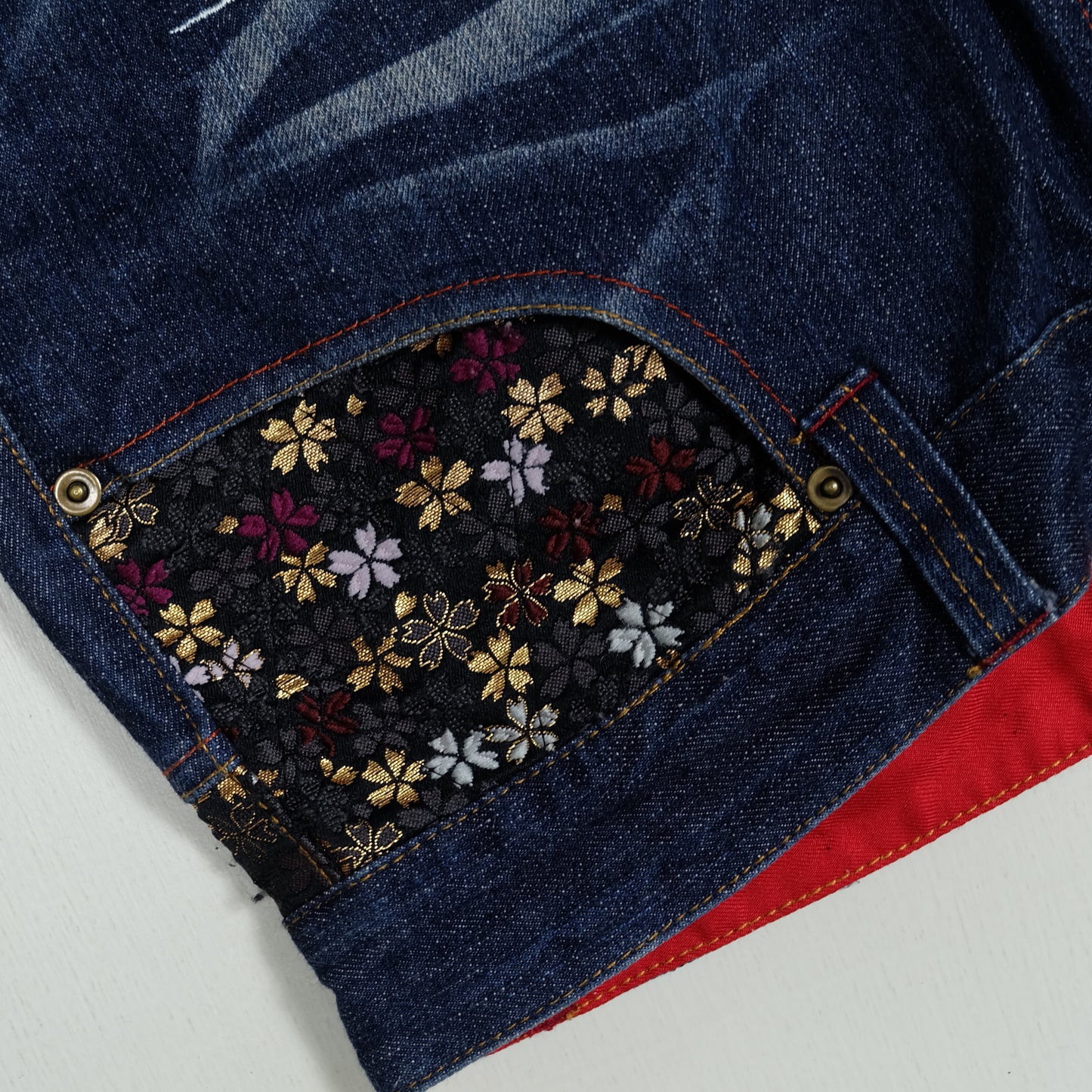 Kaccho Fugetsu “Japanese Tradition” Embroidered Geisha & Moon Wagara Denim Shorts – Size 36