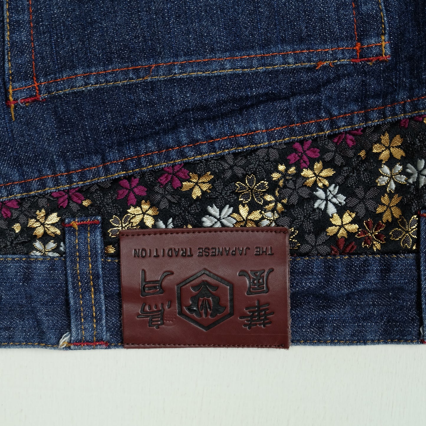 Kaccho Fugetsu “Japanese Tradition” Embroidered Geisha & Moon Wagara Denim Shorts – Size 36