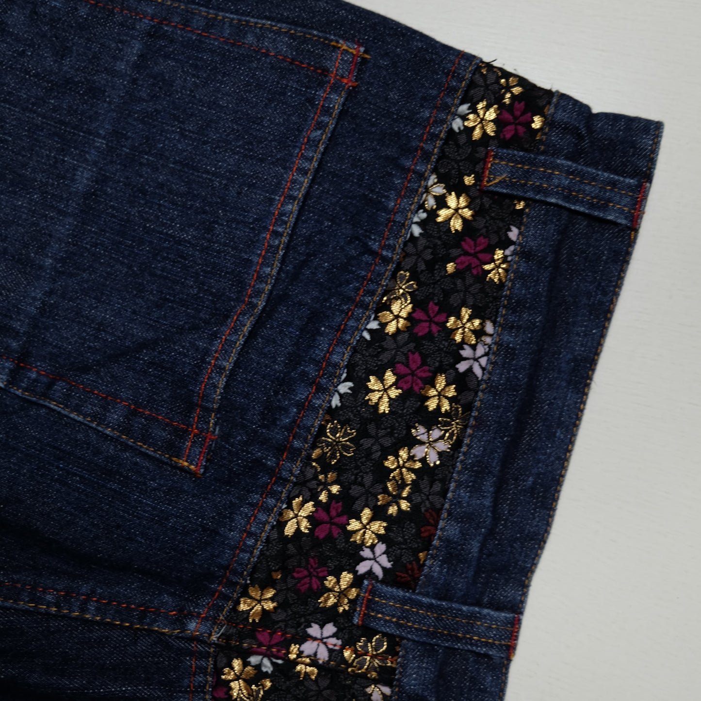 Kaccho Fugetsu “Japanese Tradition” Embroidered Geisha & Moon Wagara Denim Shorts – Size 36