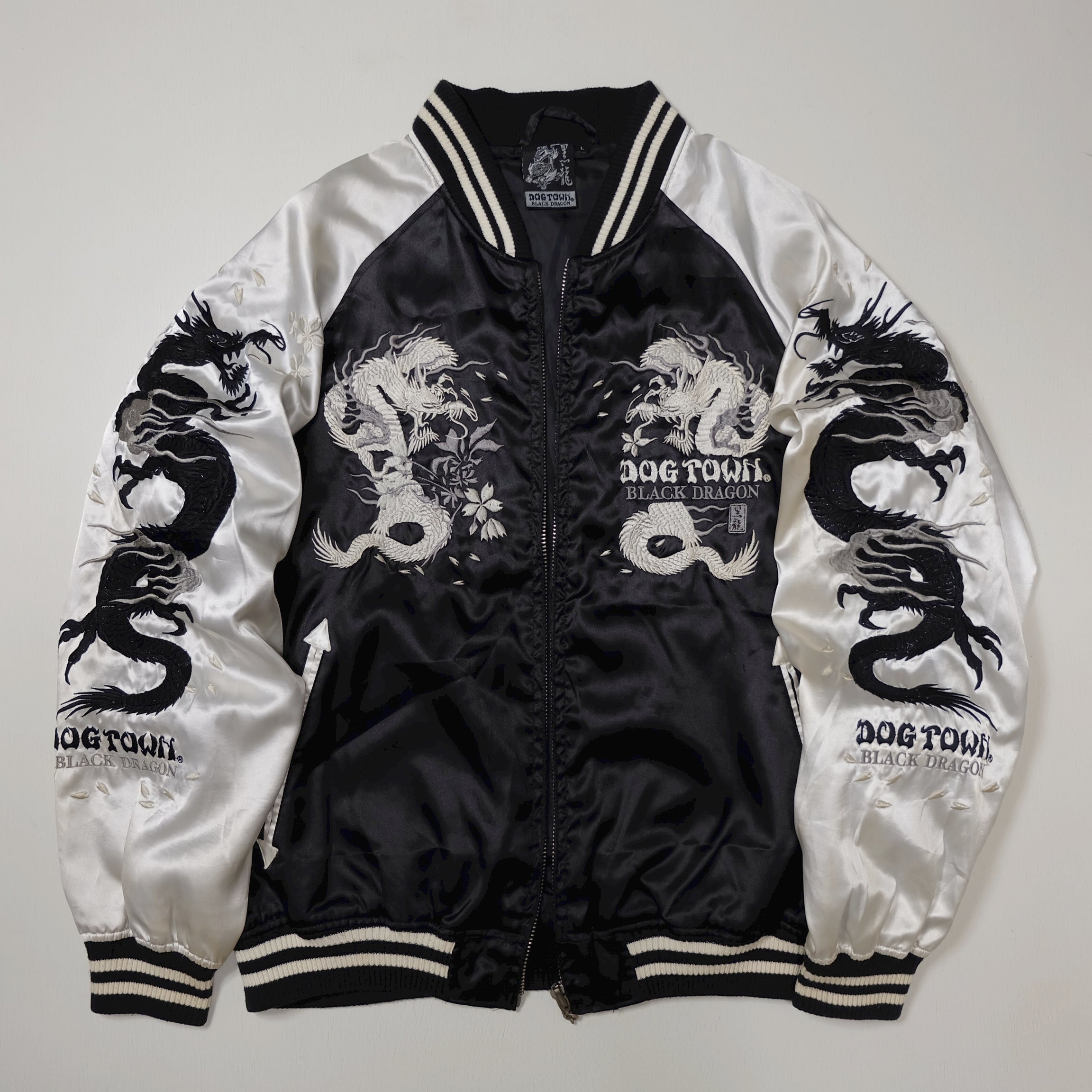 【HARAJUKU SUKAJYAN DEPT】スカジャン 虎×龍【BLACK】 Vintage Dogtown Black Dragon Sukajan Jacket Vintage Silver