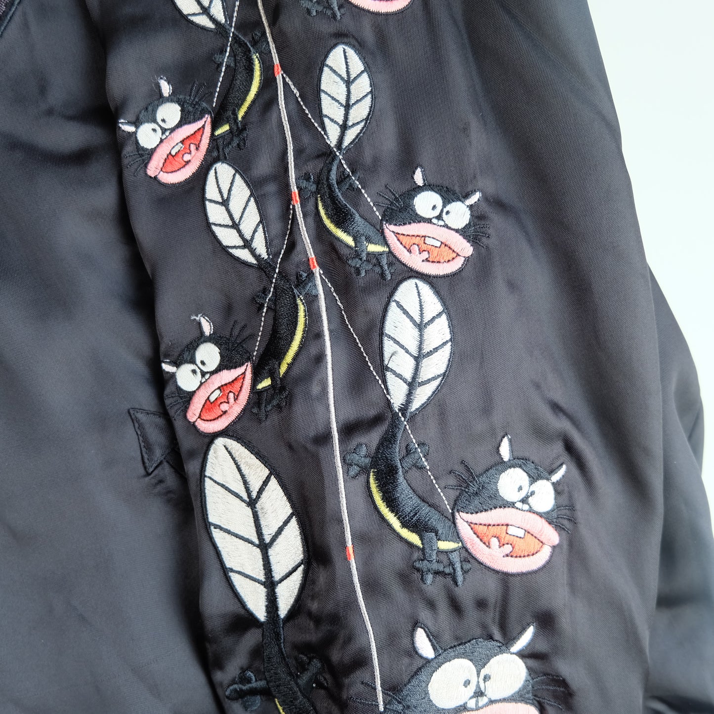 The Iconic Juvenile Delinquent x Tensai Bakabon Sukajan Jacket Reversible Korede Iinoda Embroidered Anime Souvenir Bomber Black Ivory