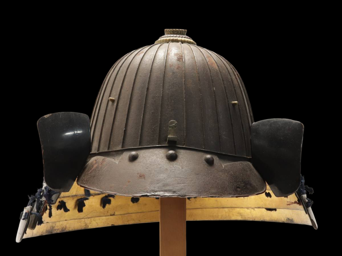 Edo-Period Akoda Suji Kabuto Samurai Helmet — 32-Ken Ribbed Iron Bowl with 4-Plate Shikoro + Maedate
