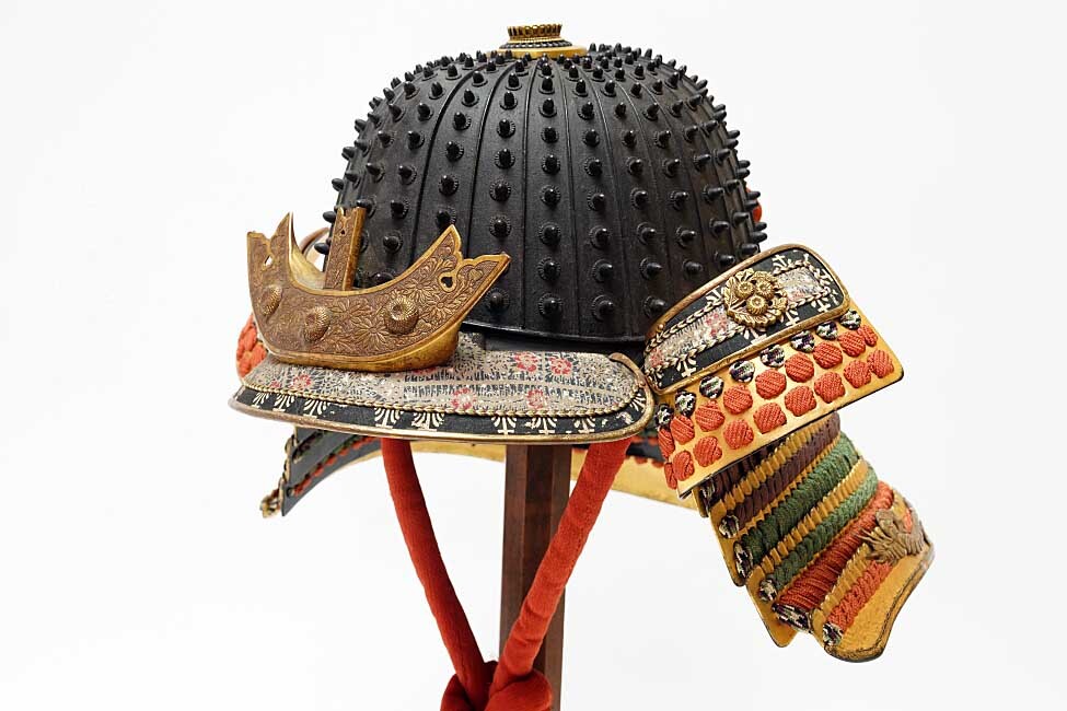 Edo-Period Nimai-Do Gusoku Armor Set | 28-Plate Hoshi Kabuto + Full Crescent Maedate | Black Lacquer + Dragon Fittings | Karabitsu Included