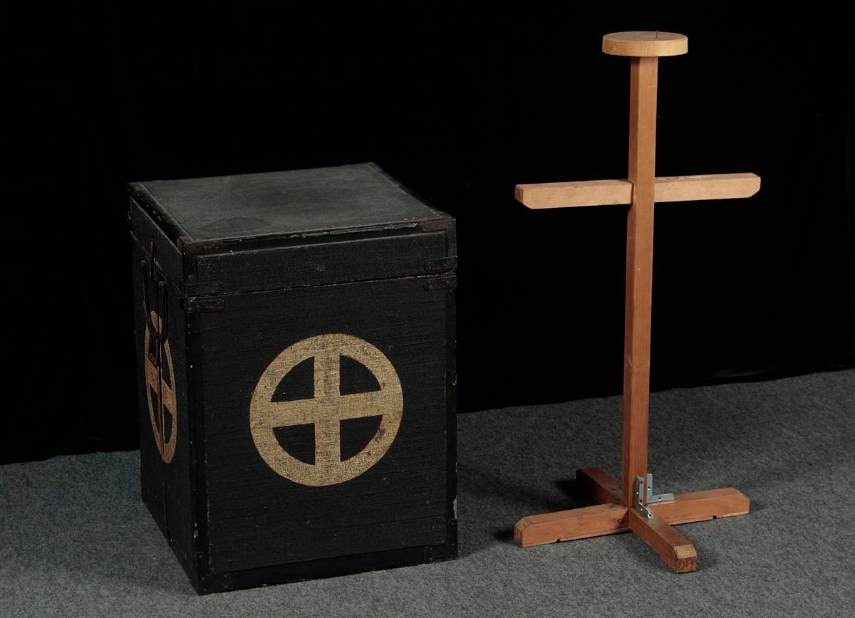 Edo Period 32-Plate Suji-Bachi Kabuto & Full Gusoku Armor | “Cross-in-Circle” Crest Maedate | Indigo Laced Yoroi | Includes Armor Chest