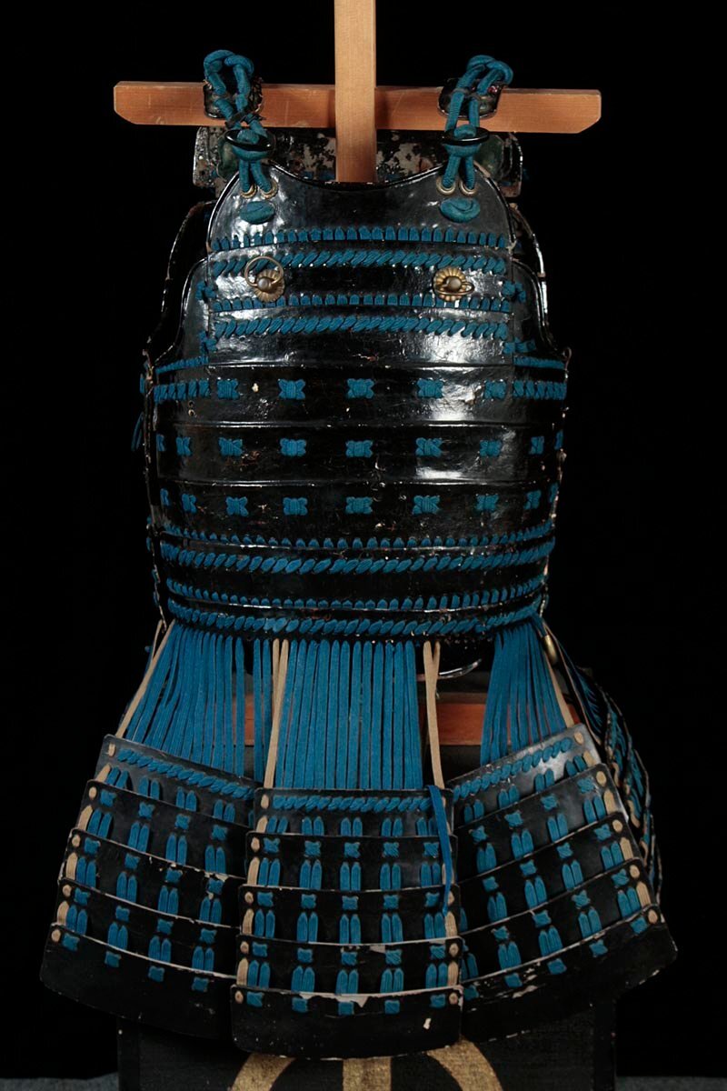 Edo Period 32-Plate Suji-Bachi Kabuto & Full Gusoku Armor | “Cross-in-Circle” Crest Maedate | Indigo Laced Yoroi | Includes Armor Chest