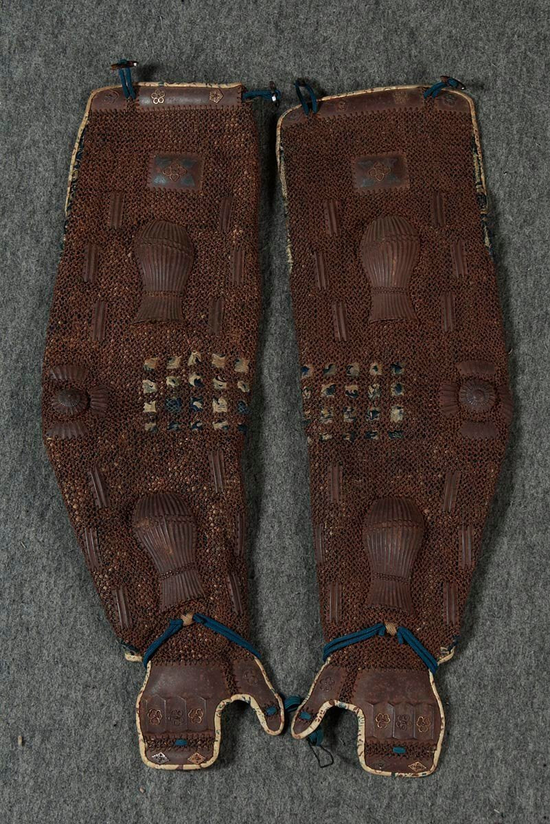 Edo Period 32-Plate Suji-Bachi Kabuto & Full Gusoku Armor | “Cross-in-Circle” Crest Maedate | Indigo Laced Yoroi | Includes Armor Chest
