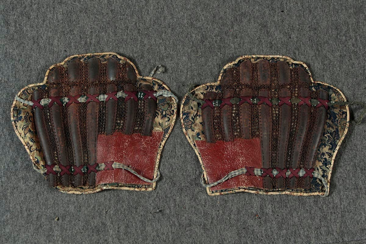 Edo Period 32-Plate Suji-Bachi Kabuto & Full Gusoku Armor | “Cross-in-Circle” Crest Maedate | Indigo Laced Yoroi | Includes Armor Chest