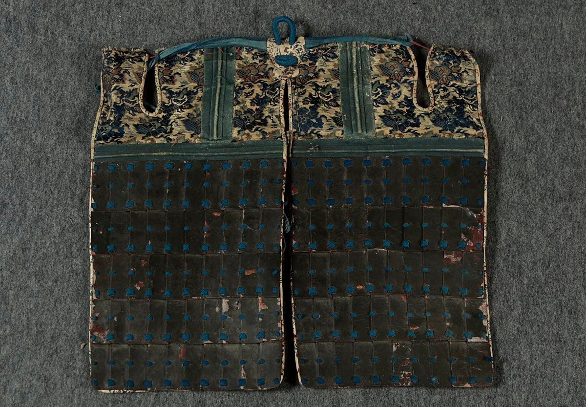 Edo Period 32-Plate Suji-Bachi Kabuto & Full Gusoku Armor | “Cross-in-Circle” Crest Maedate | Indigo Laced Yoroi | Includes Armor Chest
