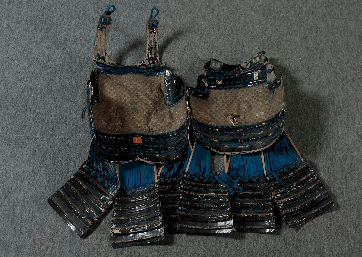 Edo Period 32-Plate Suji-Bachi Kabuto & Full Gusoku Armor | “Cross-in-Circle” Crest Maedate | Indigo Laced Yoroi | Includes Armor Chest