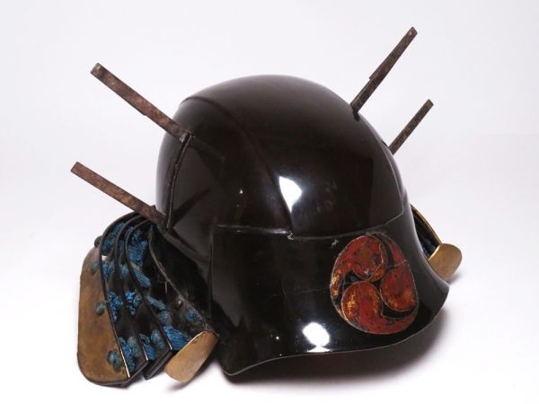 Edo Period Iron Black-Lacquer Kabuto with Gilded Crescent Crest  NBTHK Certified Samurai Helmet Art