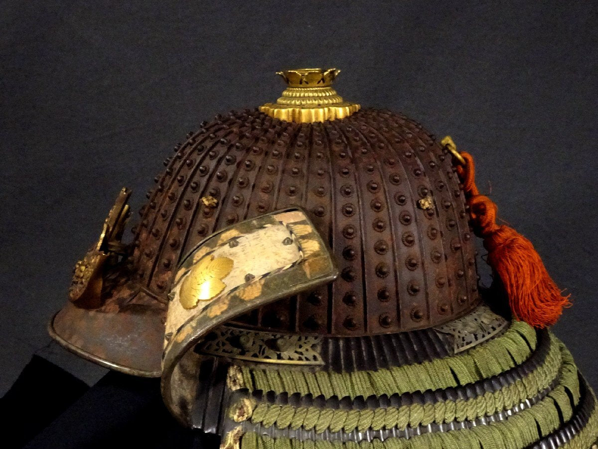 Edo Period Museum-Grade Gusoku Yoroi Armor — “Kajio Masanobu” Manner, Thirty-Two Plate Suji Kabuto, Signed-Style Iron Armor with Silk-Laced Kozane, Complete Display Ensemble