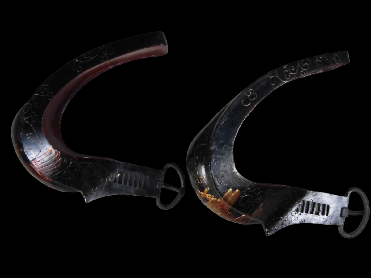 Edo‑Period Lacquered Abumi Stirrup Pair with Hawk Motif — Samurai Horse Gear, Gold Inlay Accents